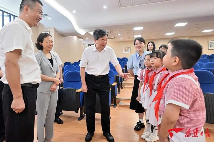 不断提高教书育人本领