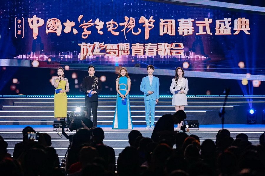 福州海峡奥体中心化作青春的海洋