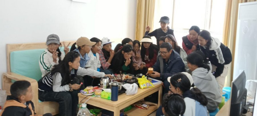 部长怀进鹏出席会议并讲话