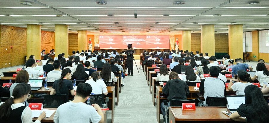 为深入探讨数智时代高校思想政治理论课
