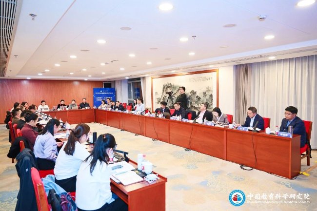 牢牢守住意识形态主阵地